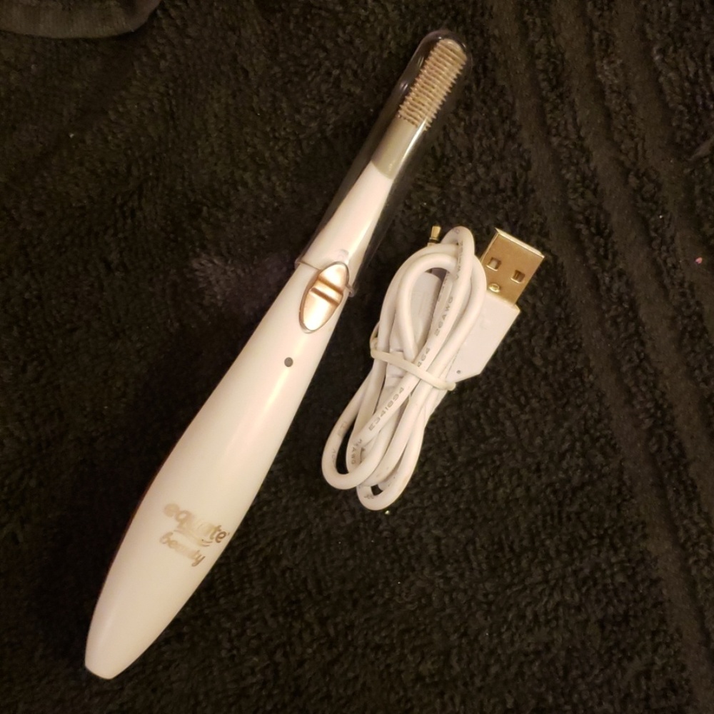 Heated eyelash curler